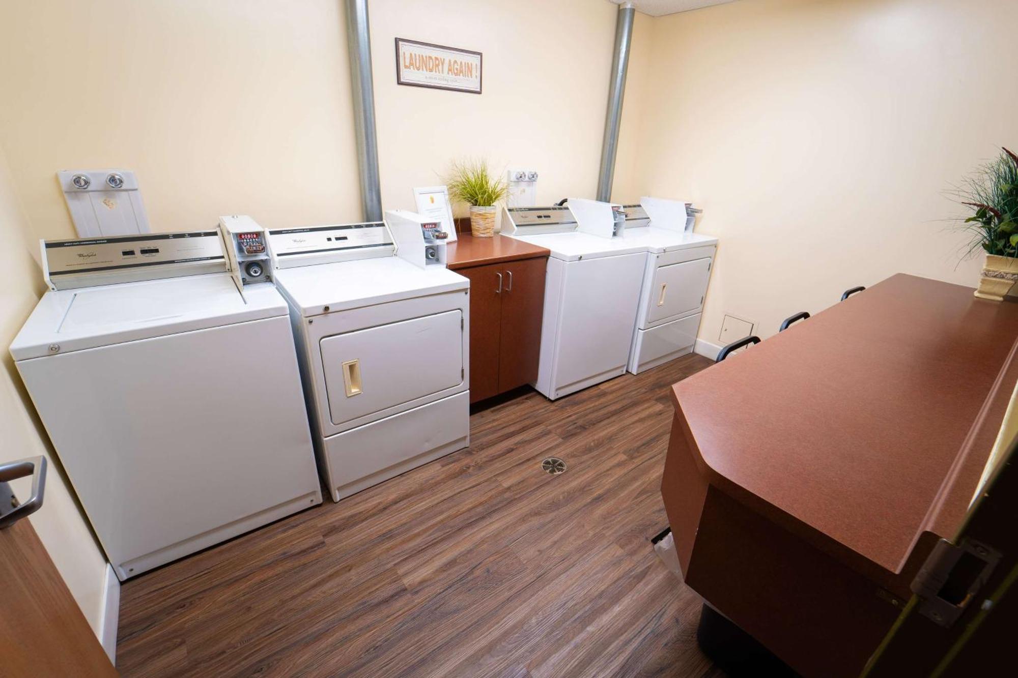Super 8 By Wyndham Ns Hotel 3*