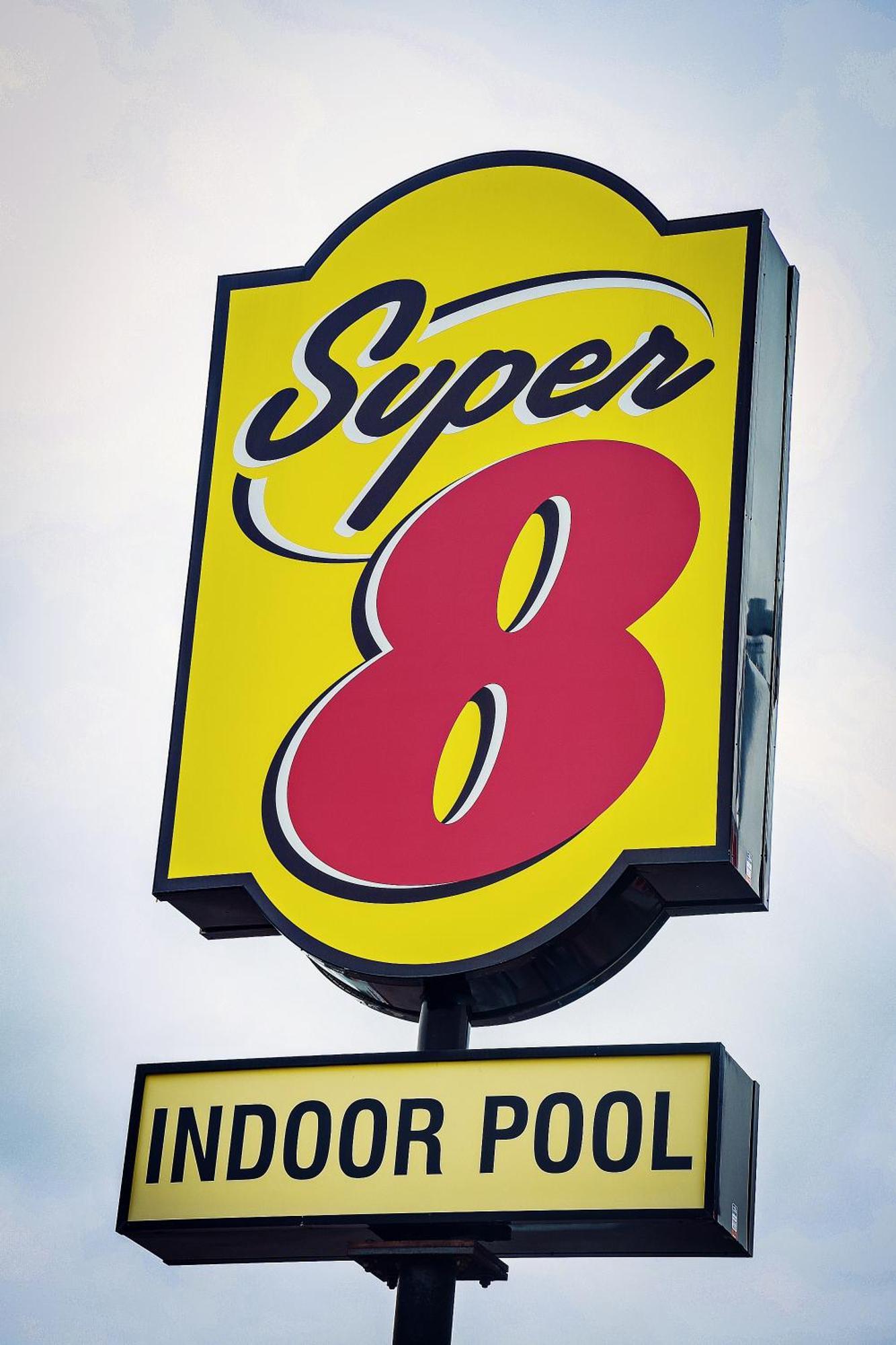 Super 8 By Wyndham Ns Hotel 3*